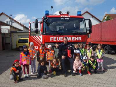 Schulanfänger des Nikolaus-Lenau-Hauses besuchten die Feuerwehr in Leimen